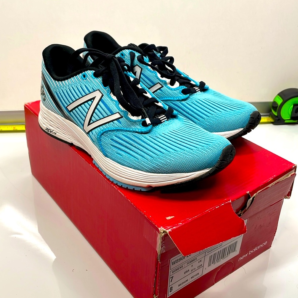 NIB New Balance 890 V.6 REVlite running shoes Size 7